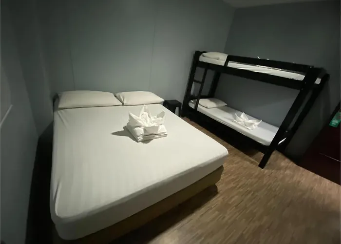 Oyo 878 Dg Budget Hotel Naia