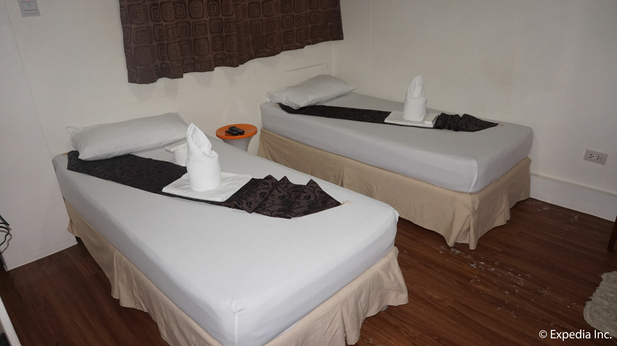 Oyo 878 Dg Budget Naia Hotel